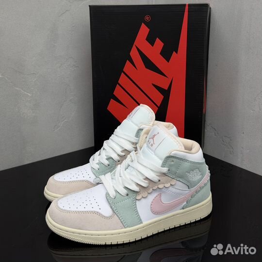 Кроссовки Nike Air Jordan 1 Mid SE 'Pink Oxford'