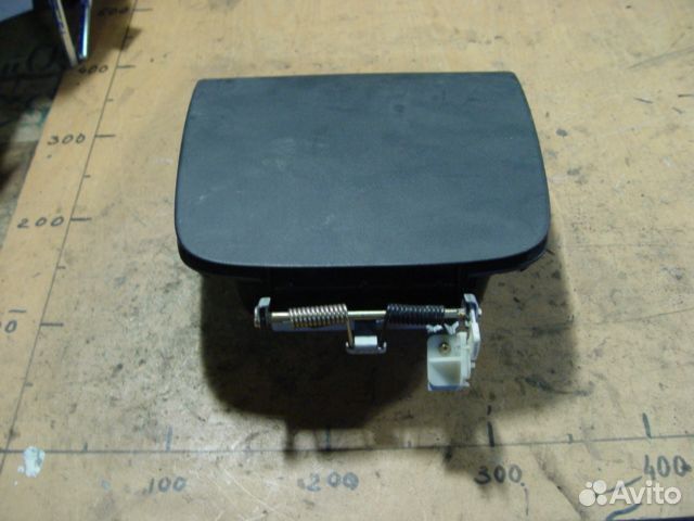 Центральный бардачок торпеды Subaru Forester S11