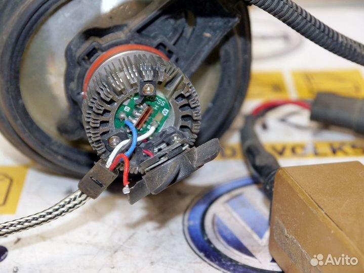 Фара противотуманная правая Вольво V50 дефект