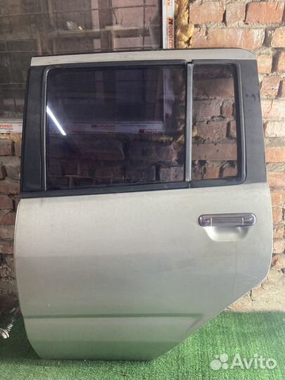 Дверь задняя левая nissan cube z10