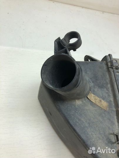 Корпус воздушного фильтра Audi A6 1997