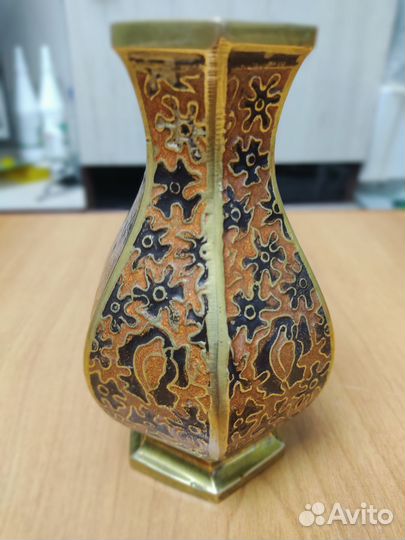 Латунная ваза