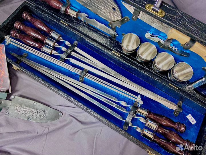 Набор шампуров в чемодане