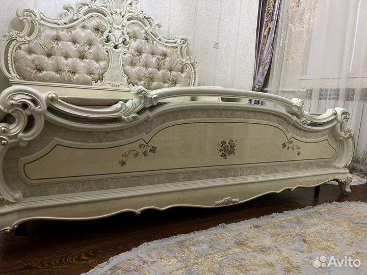 Спальный гарнитур