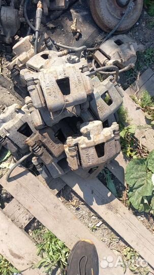 Суппорт передний правый/левый daewoo nexia/lanos