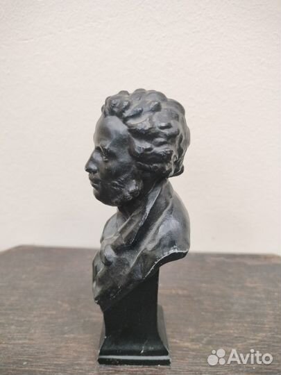 Бюст А. С. Пушкин