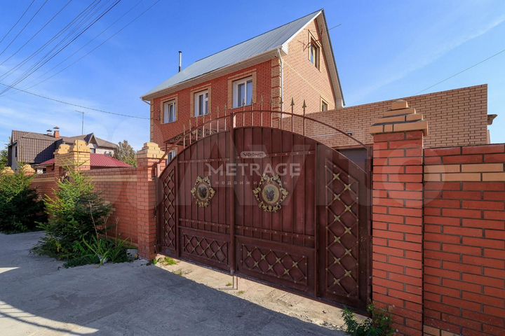 Коттедж 186 м² на участке 7 сот.