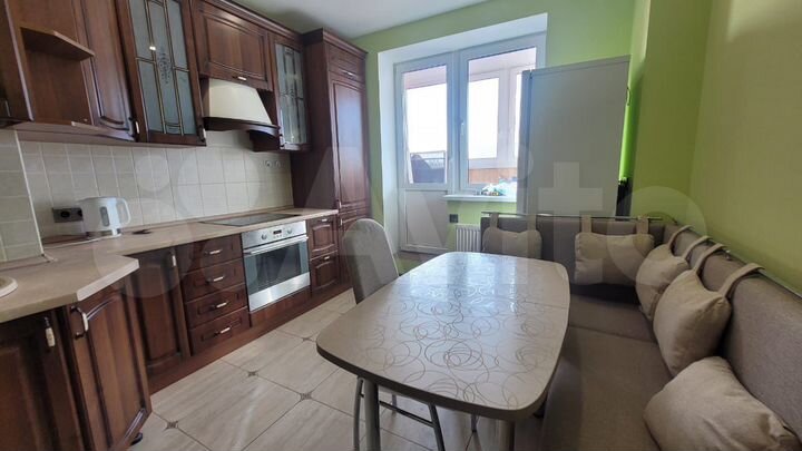 2-к. квартира, 57,3 м², 8/16 эт.