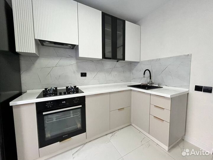 Стильный кухонный гарнитур