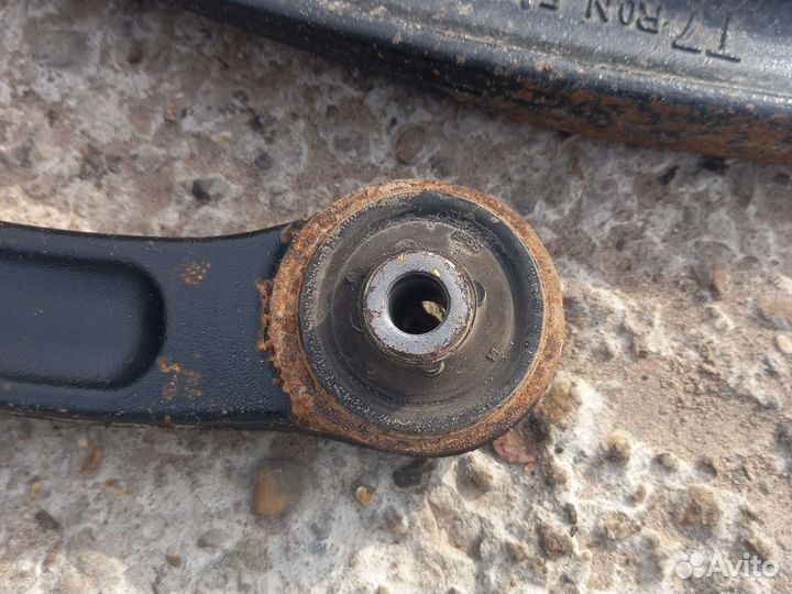 Peugeot 308 передние рычаги