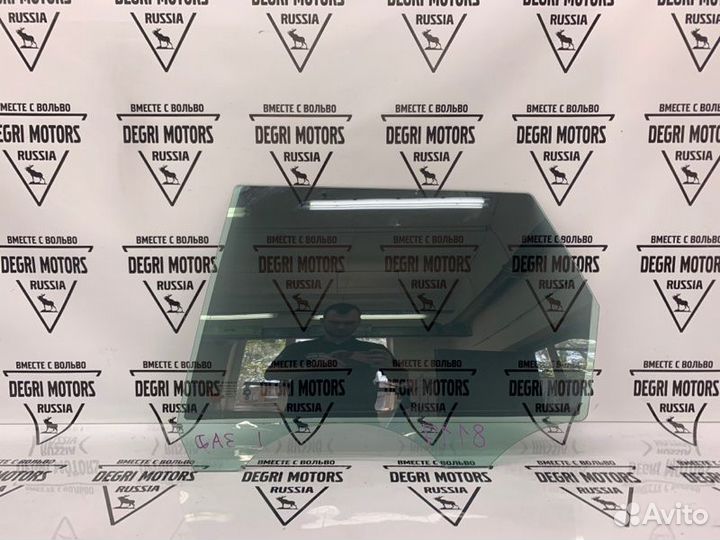 Стекло задней двери левое Volvo V50 (2004-2012)