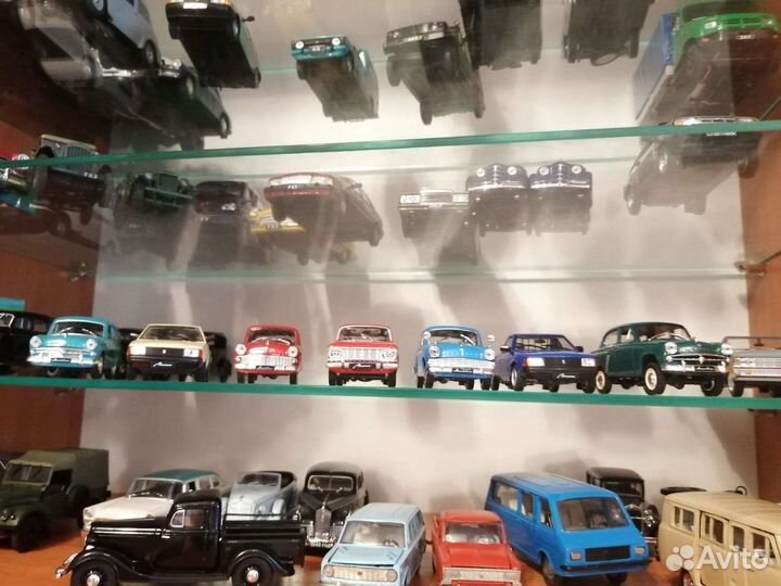 Модели 1:43 автомобилей москвич