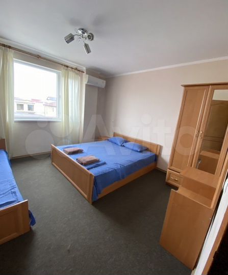 Гостиница в центре, первая береговая