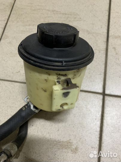 Бачок гура на nissan almera n16