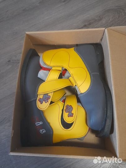 Продам лыжи с ботинками