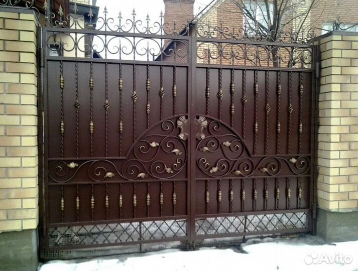 Кованные распашные ворота с установкой