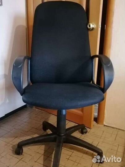 Офисное кресло