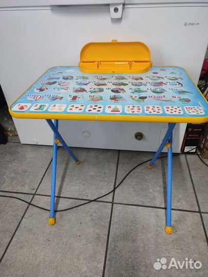Детский столик