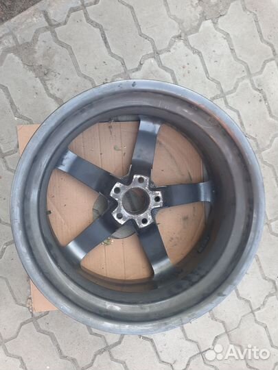 Один оригинальный диск Vossen R20