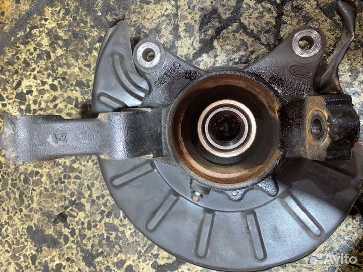 Кулак поворотный передний левый Land Rover