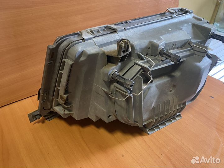 Фара правая Mercedes W124 дорестайлинг