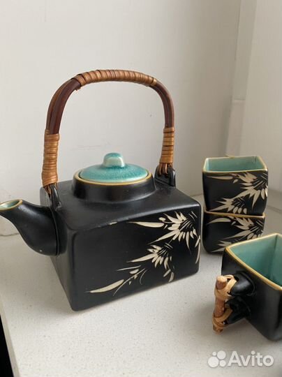 Сервиз для чайной церемонии и поднос с иероглифами