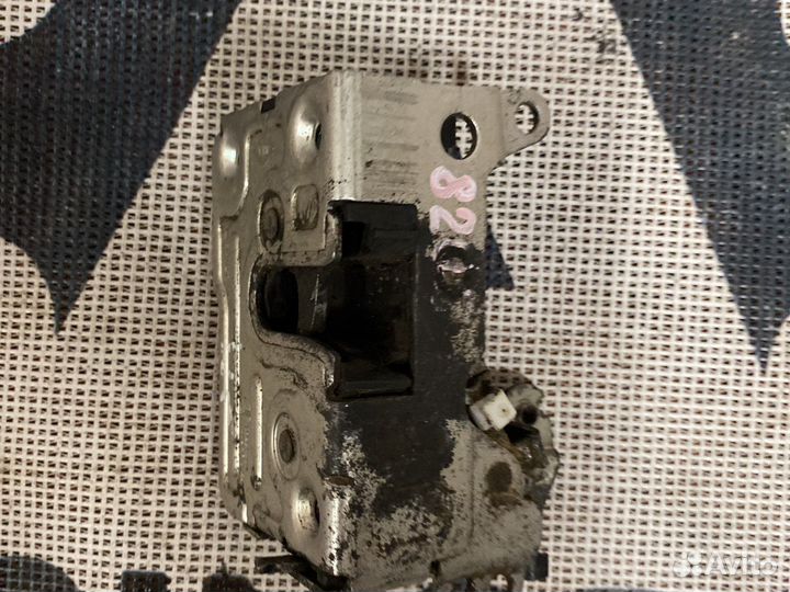 Замок двери задний правый Renault 8200928472