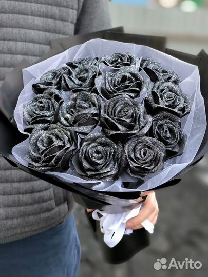 Чёрные розы букет из атласных лент