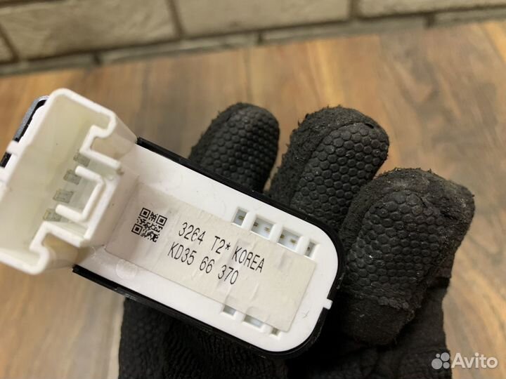 Mazda 3 (BM/BN) Кнопка стеклоподъемника LH RH