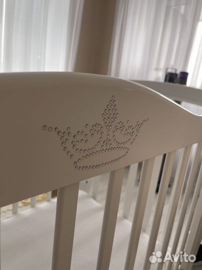 Детская кроватка с маятником baby luce