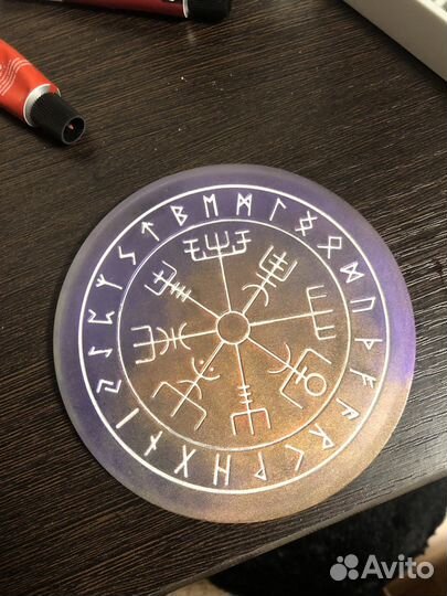 Подставка с рунами