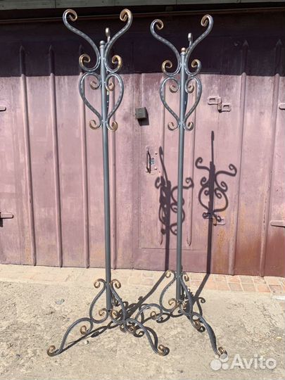 Вешалка кованая