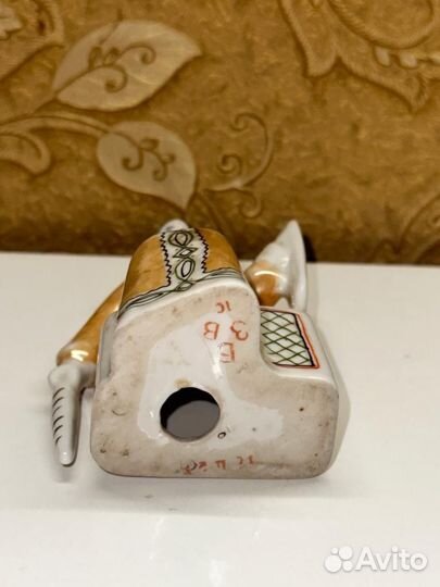 Девушка с веретеном Бронницы завод Возрождение