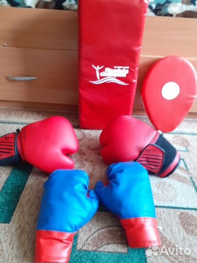 Боксерские перчатки