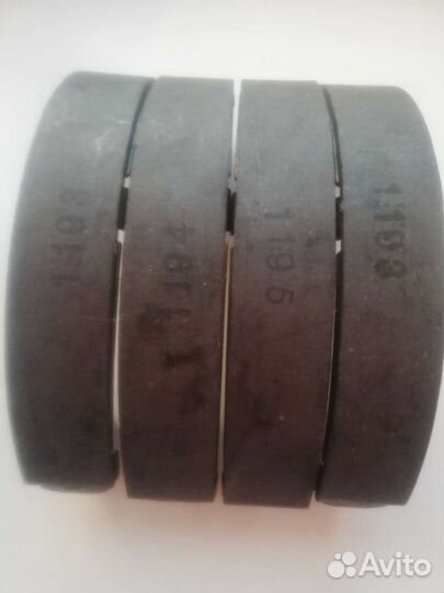 Продам задние тормозные колодки Ниссан сирена 4шт