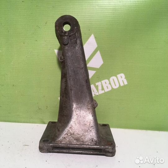 Кронштейн двигателя правый бмв Е30