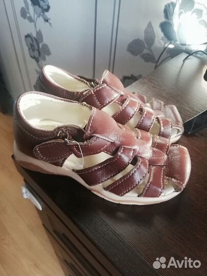 Сандалии новые