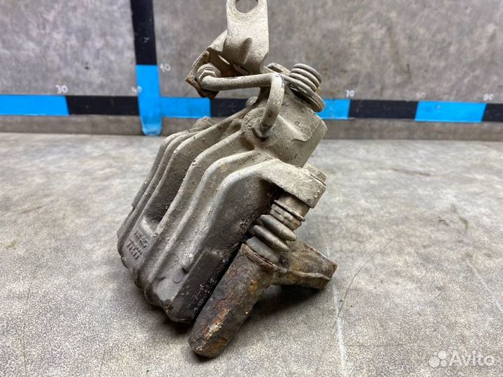 Суппорт задний правый Volkswagen Golf 6 1.6 BSE AT