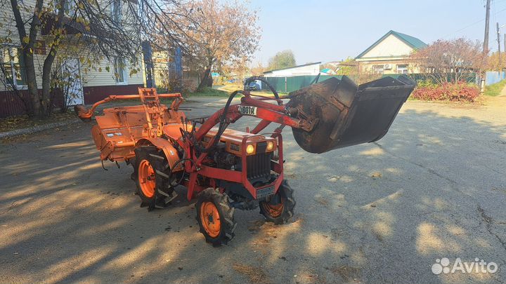 Мини-трактор Kubota B7000, 2003