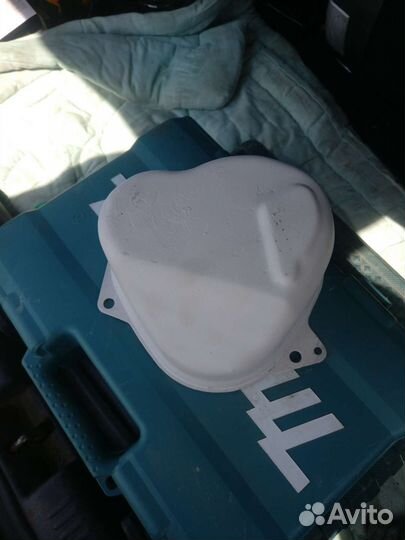 Крышка 5 передачи Mitsubishi Carisma