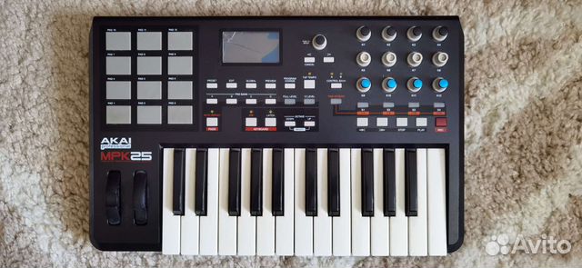 Akai MPK25 миди-клавиатура с пэдами купить в Москве | Хобби и отдых | Авито
