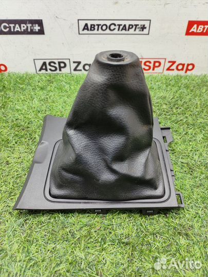 Кожух ручки кпп Mazda 3 BK Z6 2003-2008