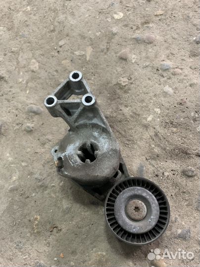 Натяжитель ремня Skoda Octavia A5