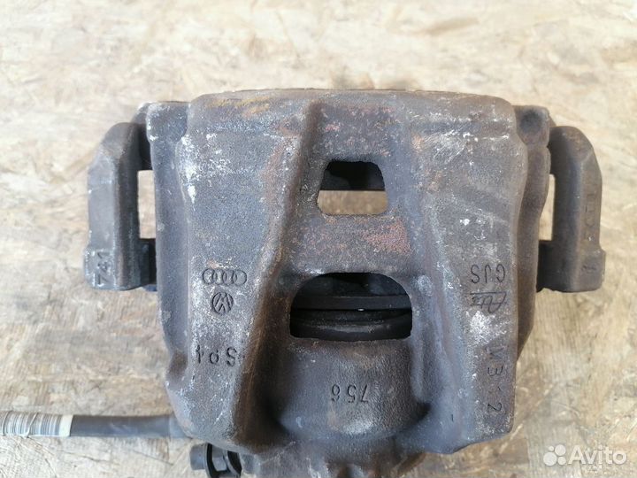 Тормозной суппорт передний правый Audi A4 B8