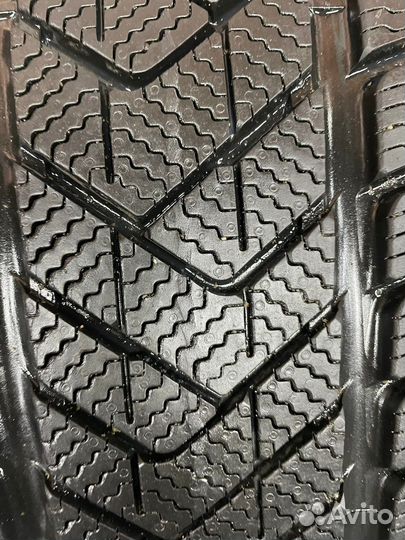 Pirelli Scorpion Winter RFT 275/40 R21 107V