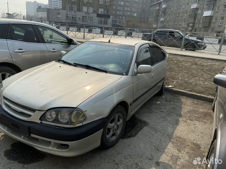 Toyota Avensis 1.6 МТ, 1999, битый, 490 000 км