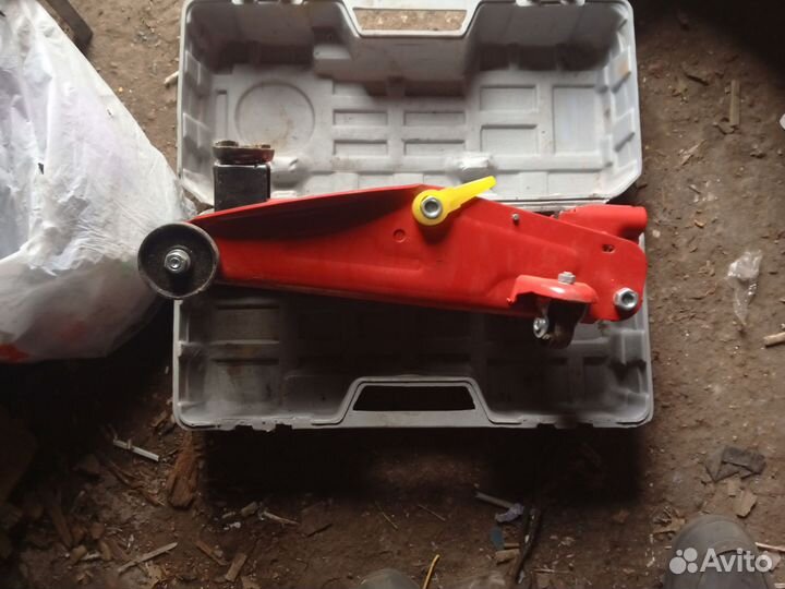 Домкрат подкатной 2т бу