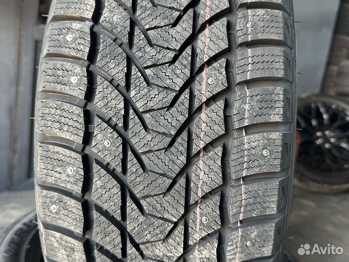 Tri Ace Snow White 215/55 R17 98H