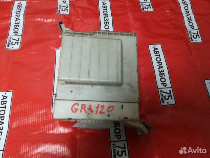 Блок предохранителей салона Toyota Mark X GRX120