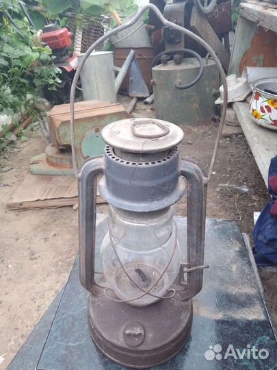 Керосиновая лампа с клеймом летучая мышь